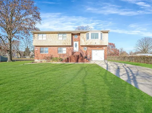 49 Drayton Avenue, Bay Shore, NY 11706