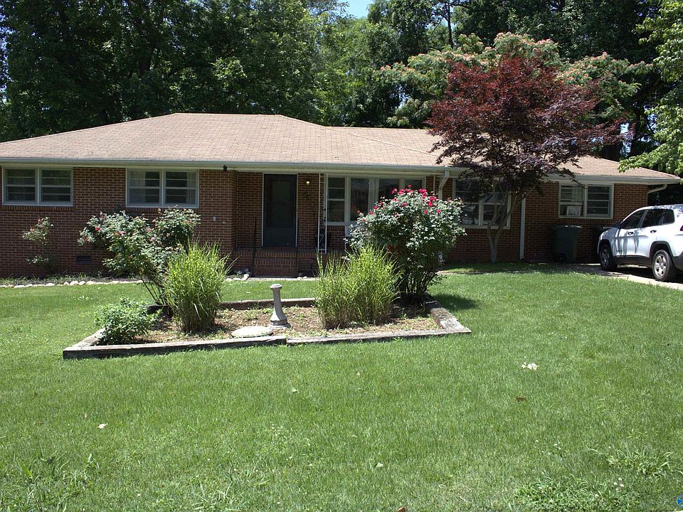 1st image of 709 Killarney Dr NW