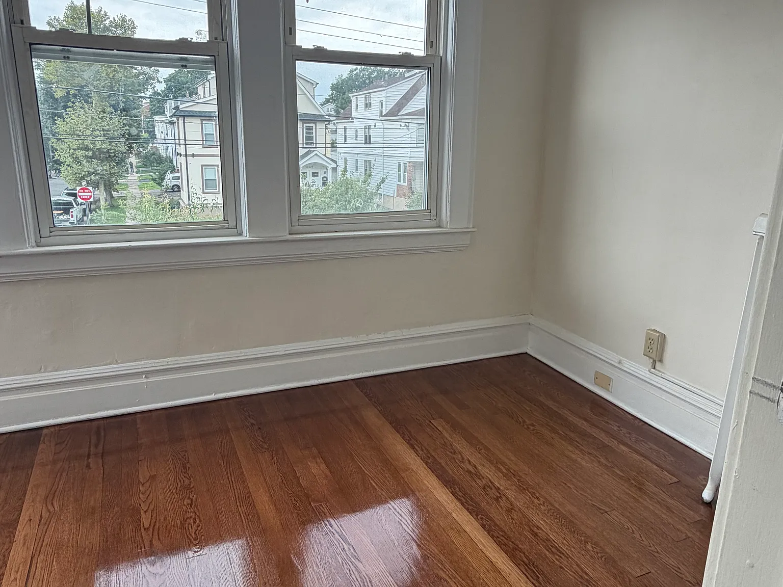3 bed, 1200 sqft, $2,650 — Photo 2