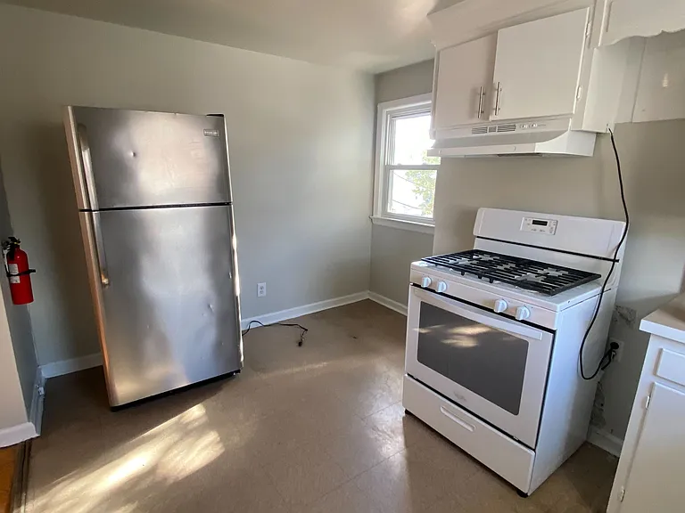235 Pulaski Ave #2 — Photo 5