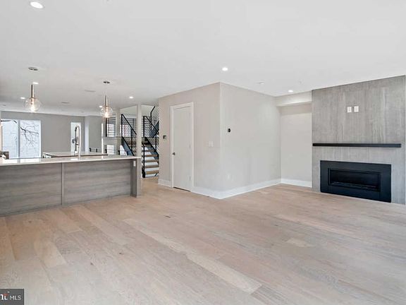 3rd image of 212 N 21st St Unit 3