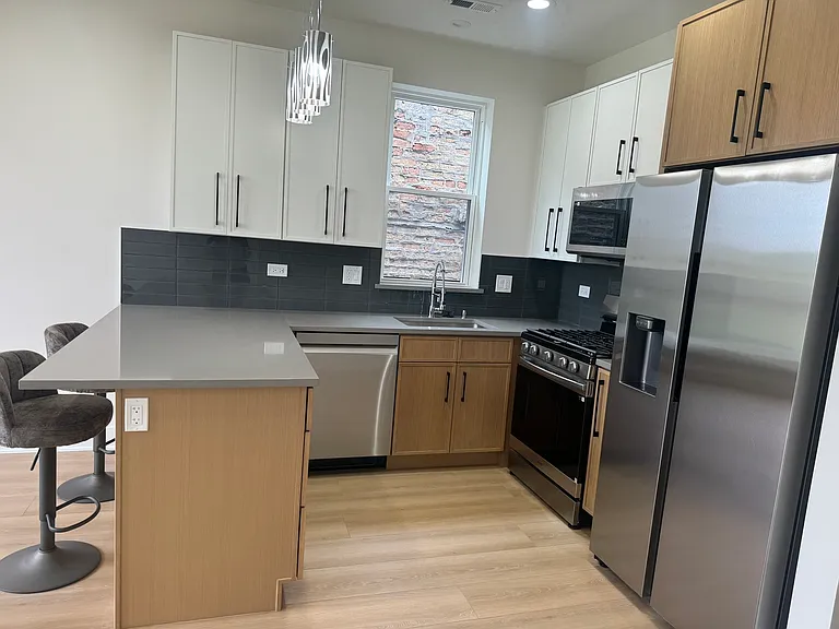 3723 S Lake Park Ave #0 — Photo 3
