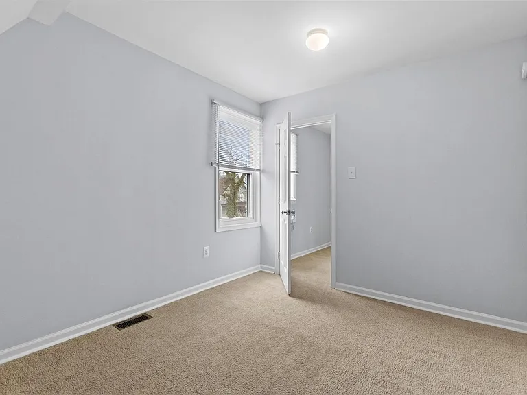 2510 Roslyn Ave — Photo 34