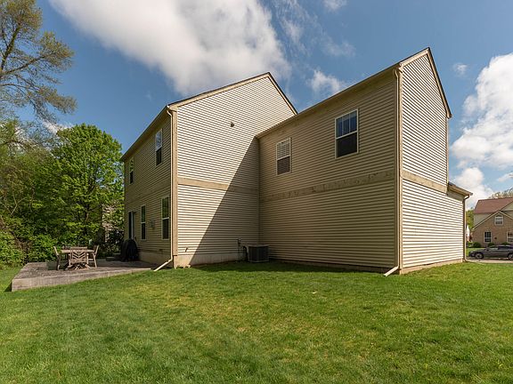 3rd image of 15796 Pebblebrook Dr