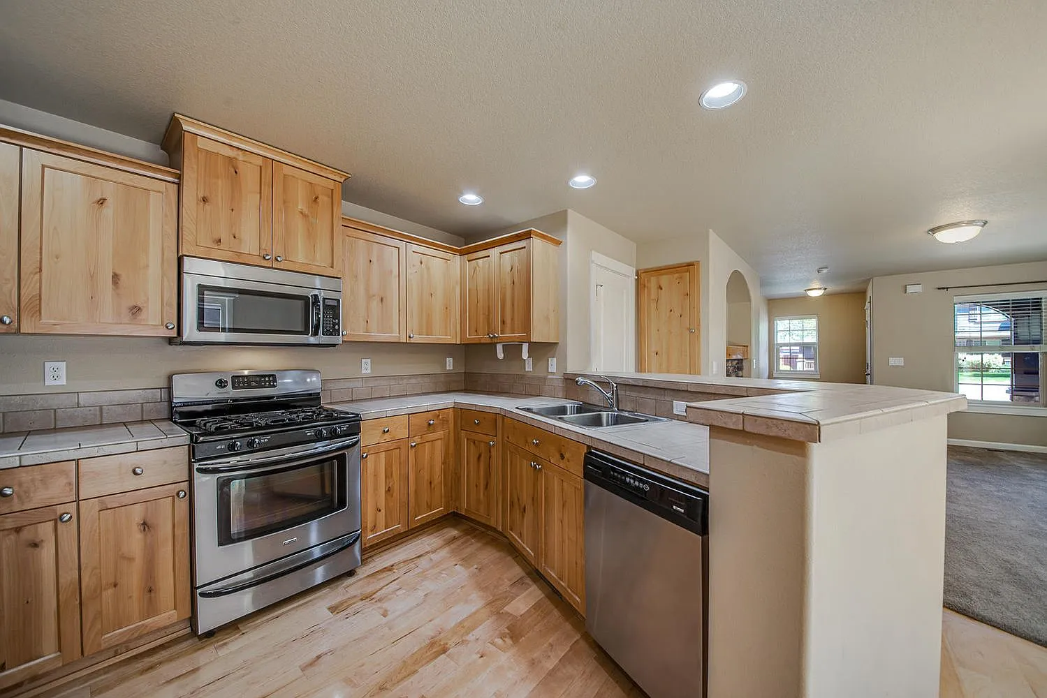 3 bed, 2.5 bath, 1769 sqft, $2,950 — Photo 4