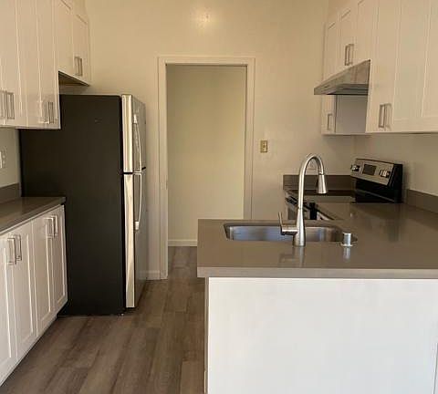 2nd image of 650 Lake St