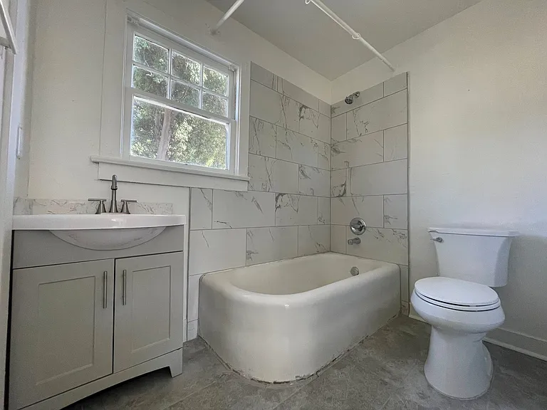 258 E Kingsley Ave #4 — Photo 6