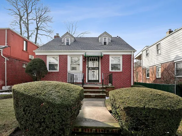 8038 209th St, Queens Village, NY 11427
