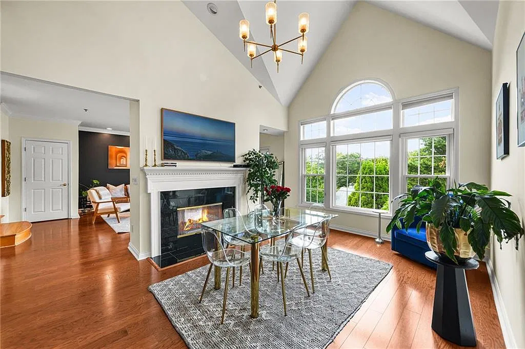 3 bed, 2.5 bath, 2200 sqft, $5,800 — Photo 1