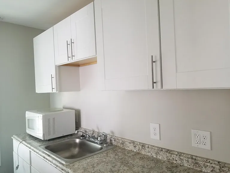 736 Savin Ave #2R — Photo 2