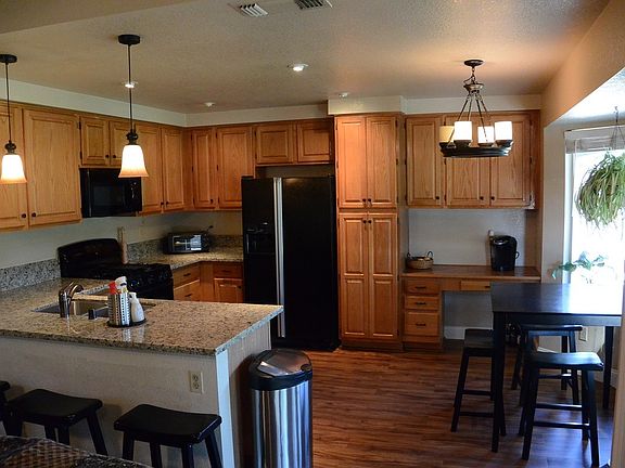 5th image of 2220 Longview Dr