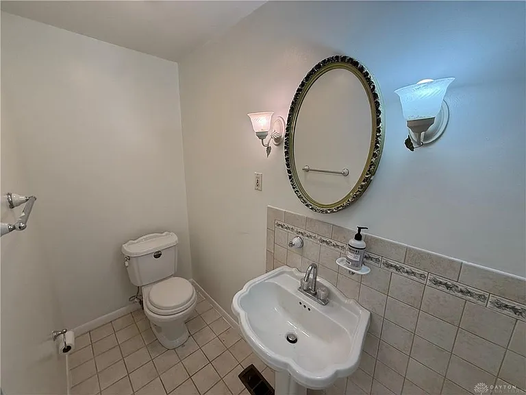 7619 Bassett Dr — Photo 11