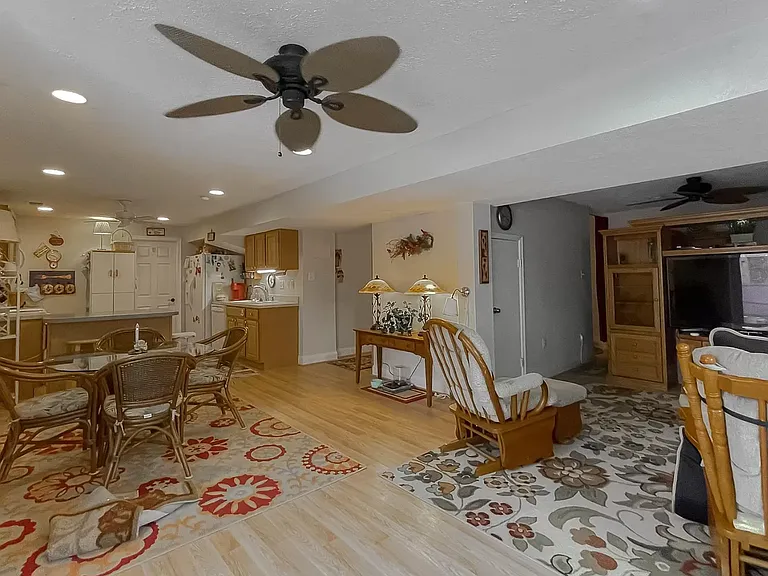 109 Discovery Ct — Photo 4