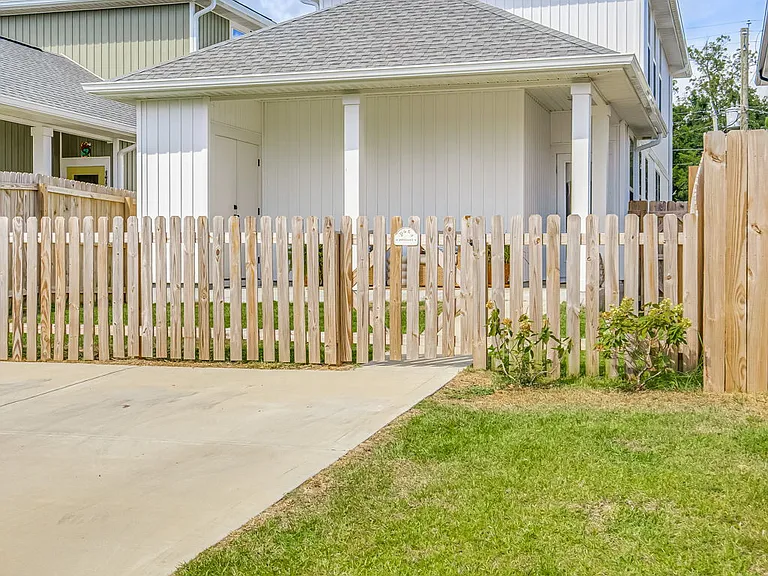 913 W Jackson St — Photo 54