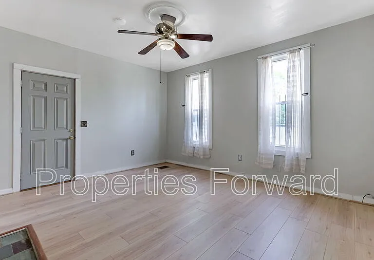 673 E Sycamore St — Photo 8