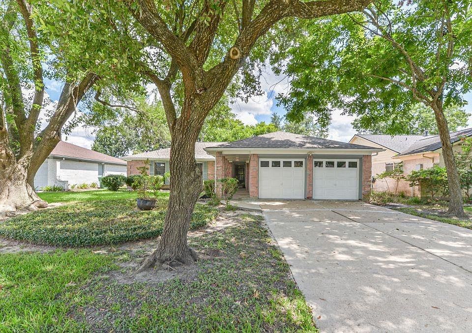 1st image of 10806 Shannon Hills Dr
