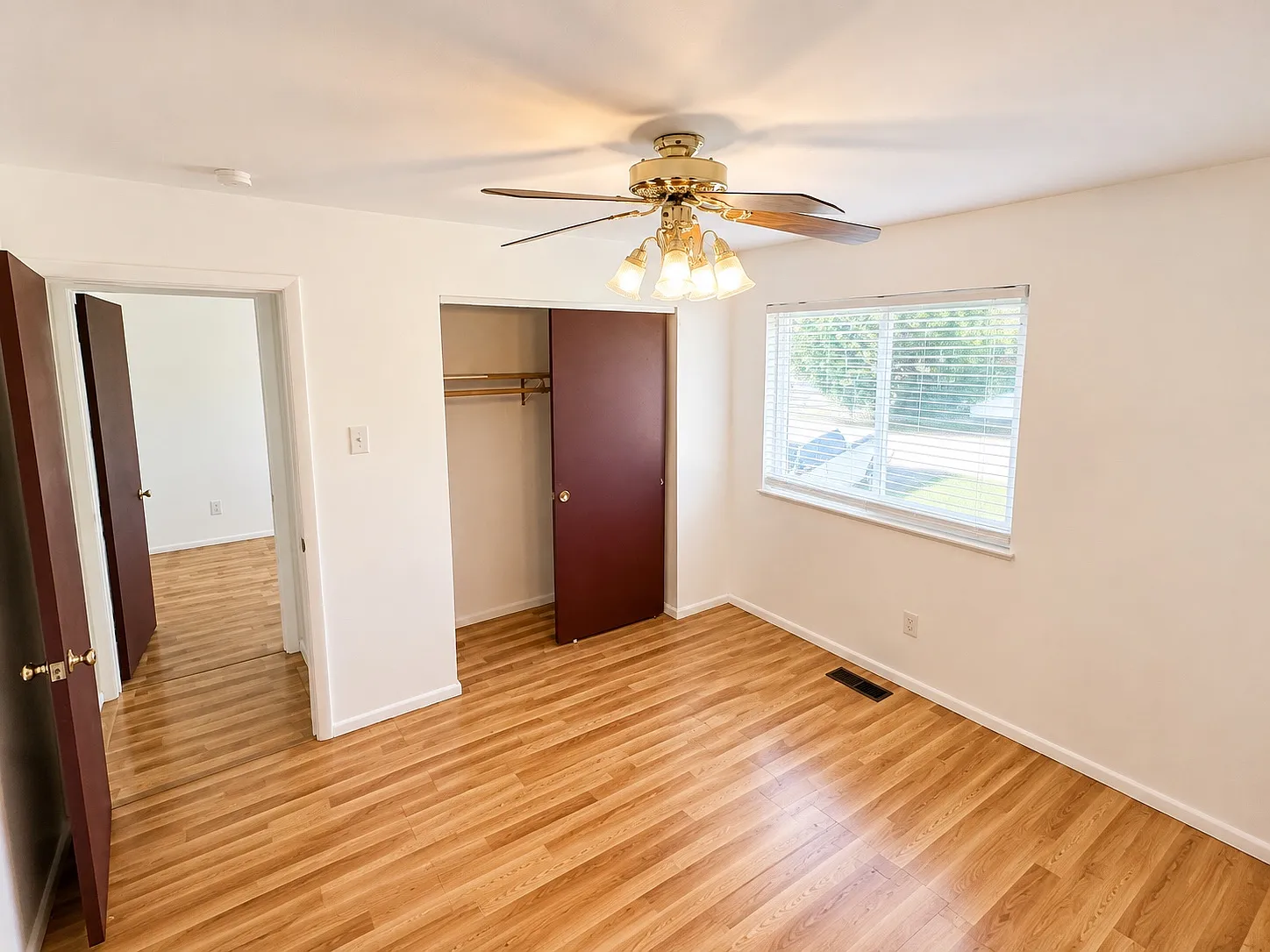 2 bed, 900 sqft, $1,050 — Photo 2