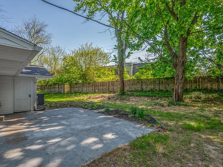 18 Montrose Dr — Photo 31