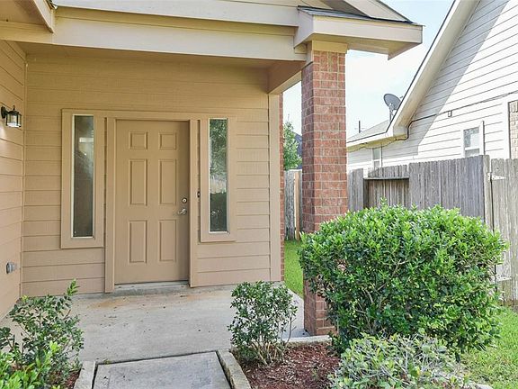 3rd image of 4827 May Arbor Ln