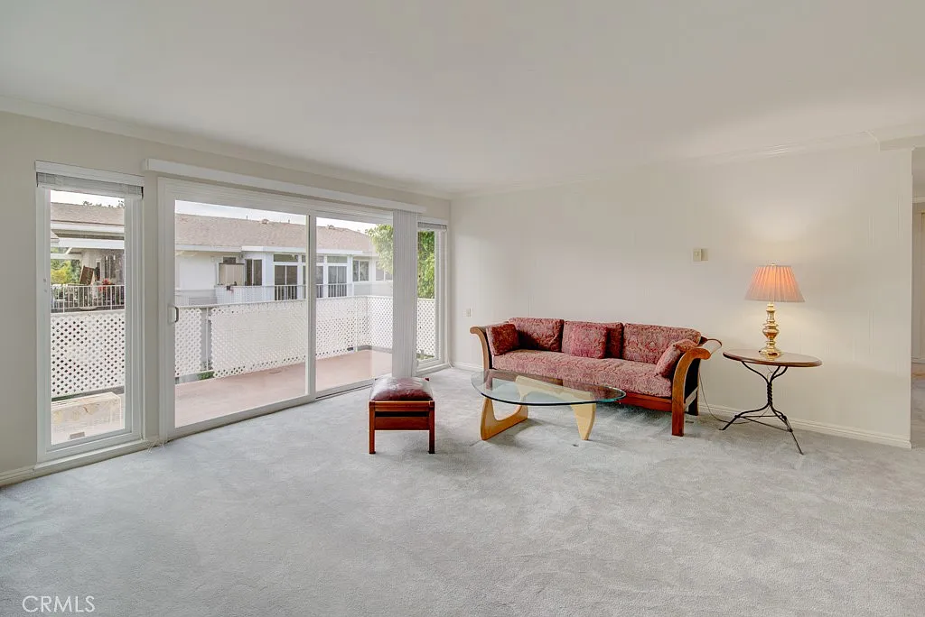 2 bed, 1056 sqft, $2,750 — Photo 3