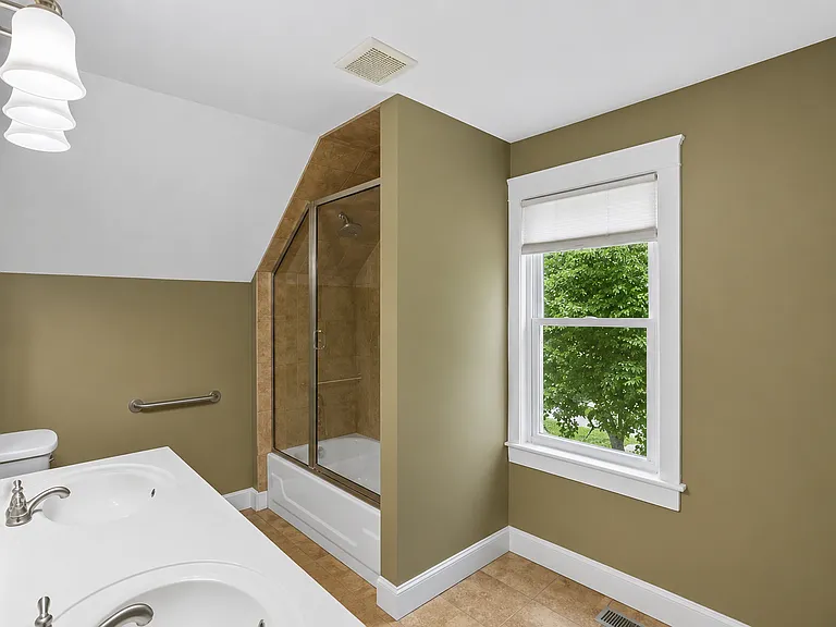 Robinson St — Photo 16
