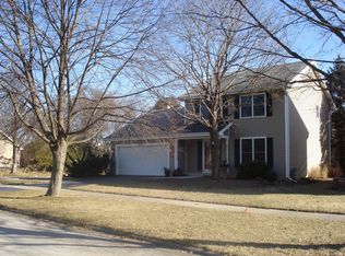2252 Briarhill Dr, Naperville, IL