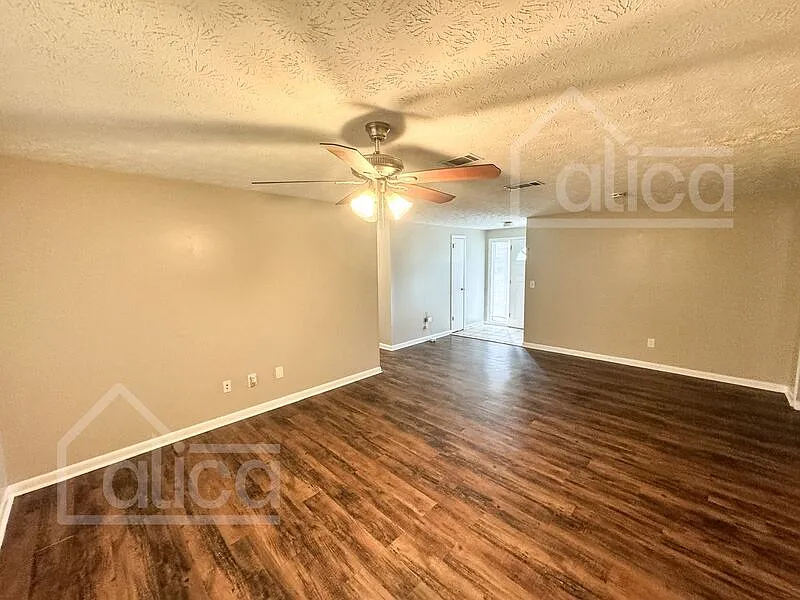 3 bed, 2.0 bath, 1580 sqft, $1,795 — Photo 3