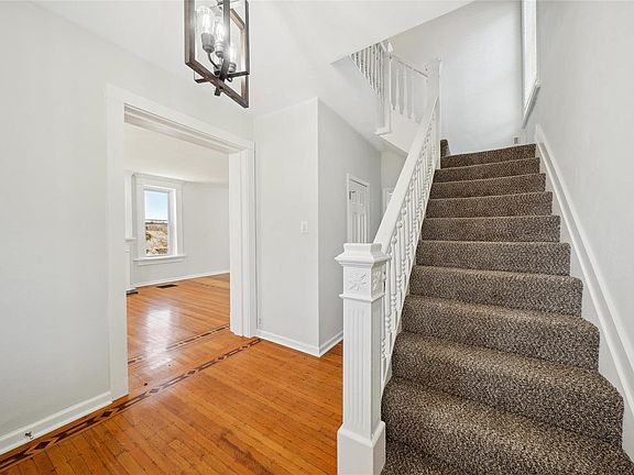 5th image of 7483 Hiawatha Ave