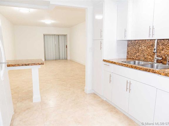 3rd image of 1950 W 54th St APT 205