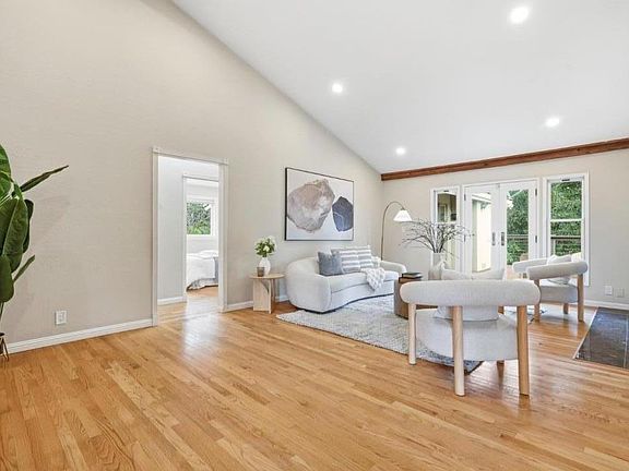 4th image of 10140 Hillcrest Rd