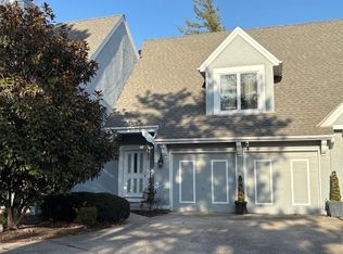 236 SW Raintree Dr, Lees Summit, MO 64082