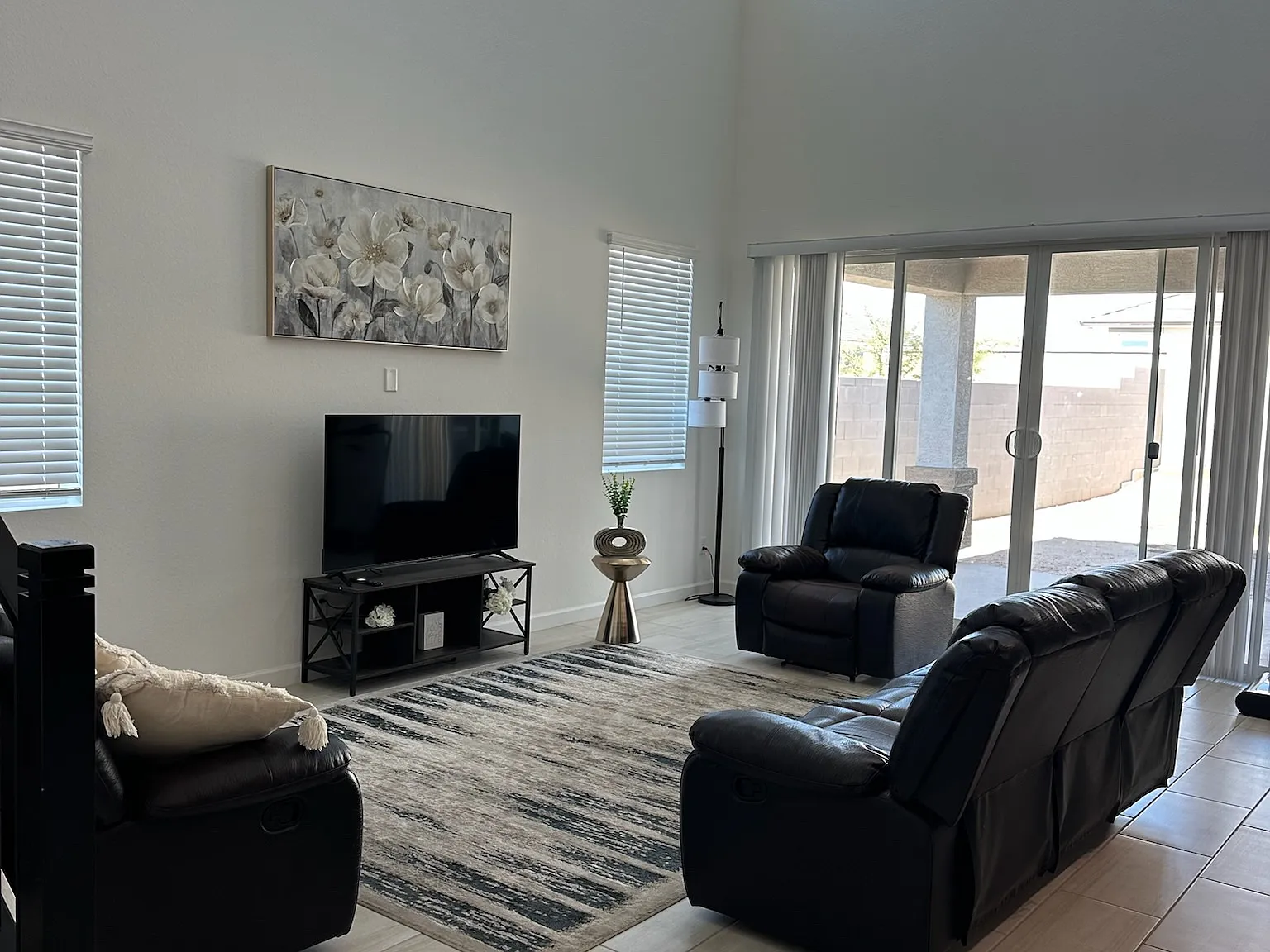 5 bed, 3.5 bath, 3100 sqft, $4,900 — Photo 2
