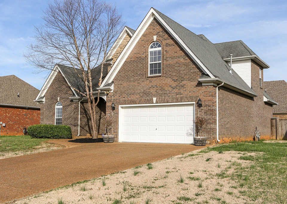 1st image of 1115 Remuda Cir