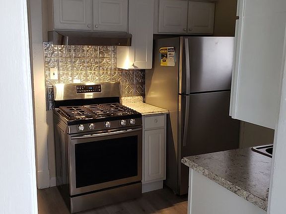 3rd image of 24 E 32nd St