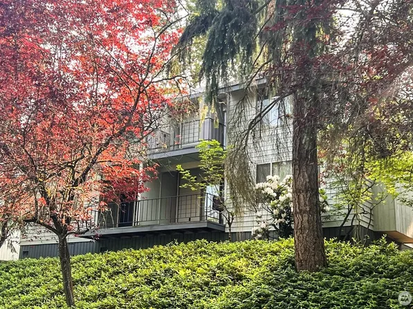 3838 Lake Washington Boulevard SE #B-5, Bellevue, WA 98006