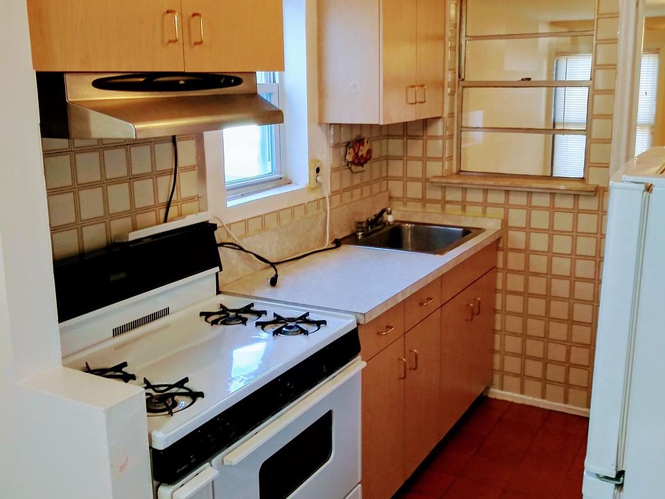 2nd image of 2210 Young Ave