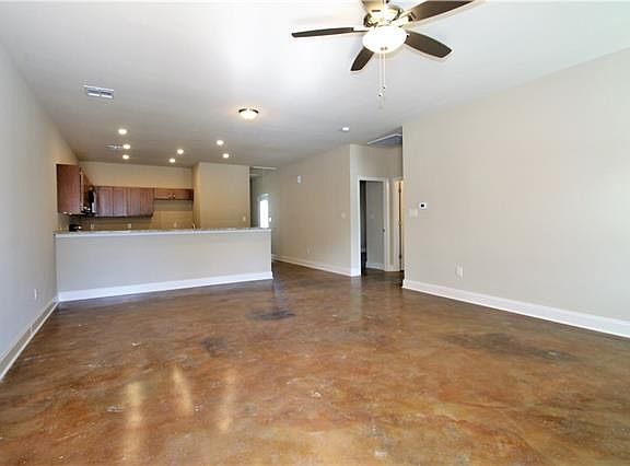 3rd image of 126 Kimble St