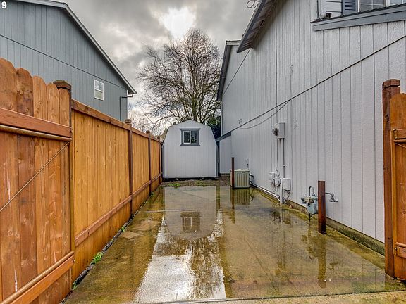3rd image of 16311 NE 31st St