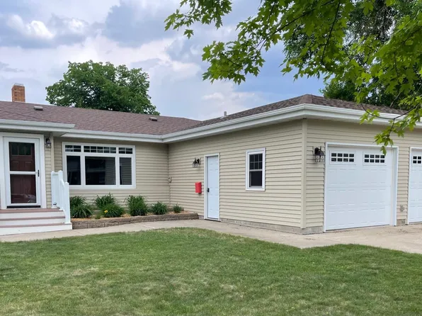 212 5th Ave S, Carrington, ND 58421