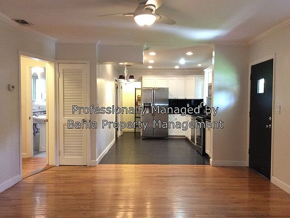 4th image of 1405 Hilton Pl