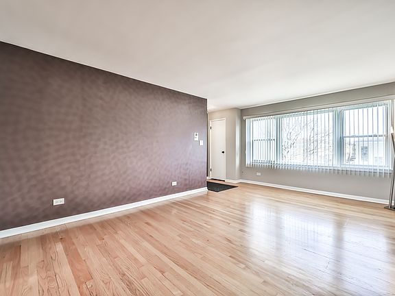 3rd image of 5230 N Potawatomie Ave Unit 304