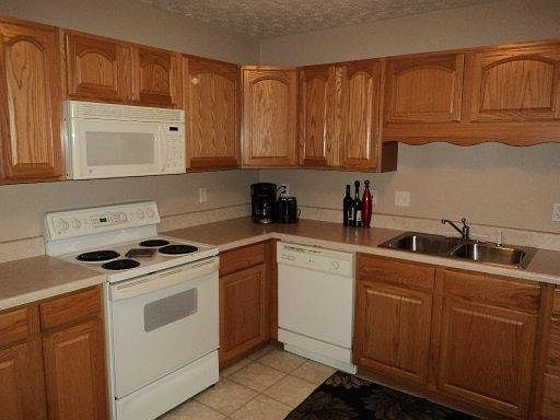 3rd image of 5282 Avery Woods Ln