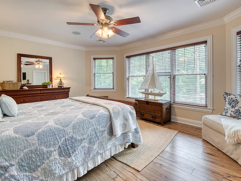 10 Dering Ln — Photo 16