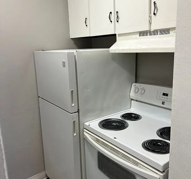 475 W Grand Ave #16 — Photo 4