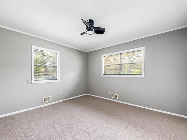 2363 Robin Hood Rd — Photo 12