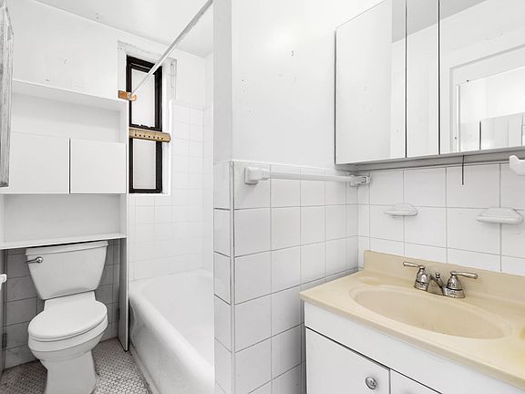 5th image of 415 Central Park W