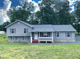 318 Browns Hill Rd, Henryville, PA 18332