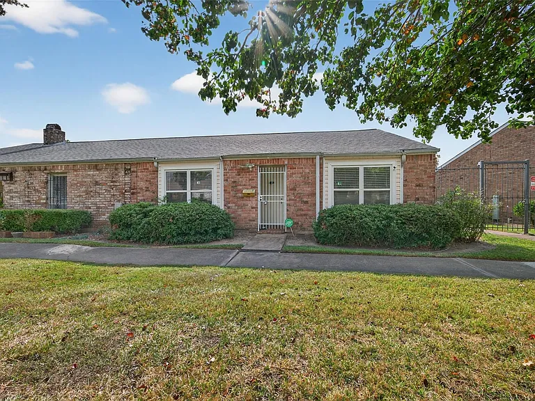 10913 Bexley Dr #913 — Photo 4