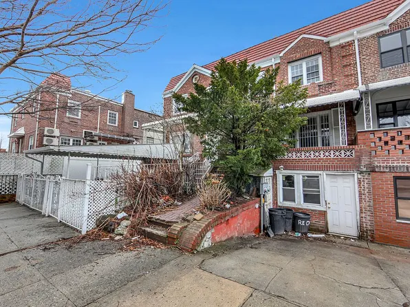 3352 59th St, Woodside, NY 11377