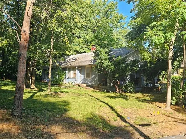 916 S Hocker St, Independence, MO 64050